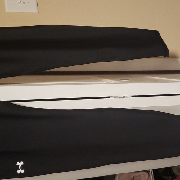 Ladies UnderArmour Workout Pants - Picture 2 of 7